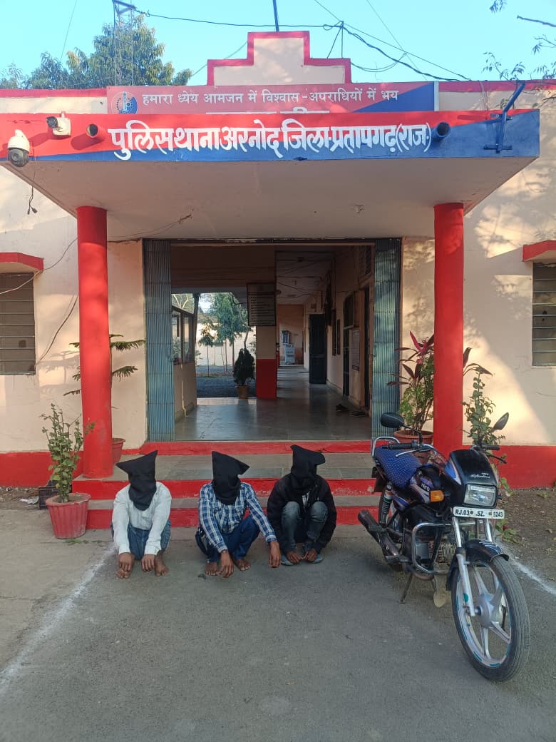 अरनोद पुलिस लूट खुलासा में बरामद की गई मोटरसाइकिल